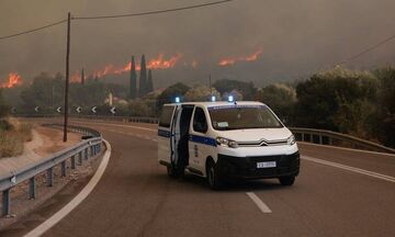 Φωτιά στο Λουτράκι: Άνοιξε η παλαιά Εθνική Αθηνών-Κορίνθου και στα δύο ρεύματα