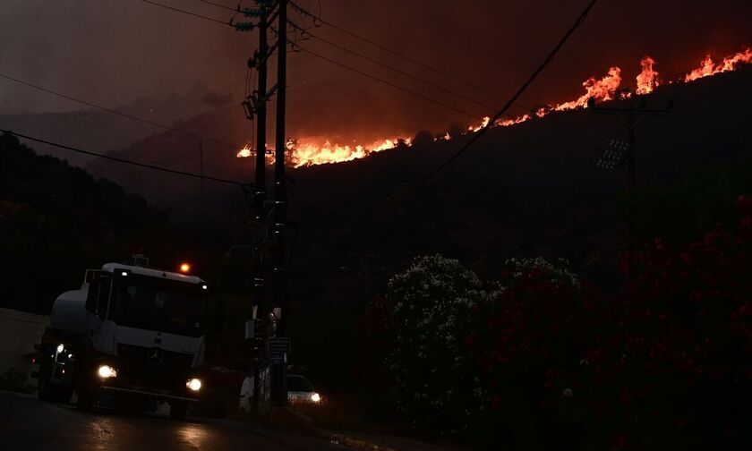 Πύρινος εφιάλτης σε Δυτική Αττική, Ρόδο και Λακωνία - Ολονύχτια μάχη με τις φλόγες