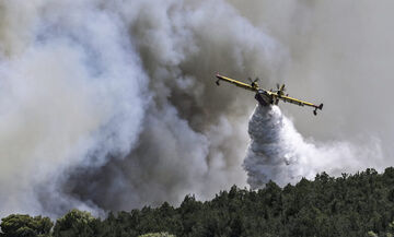 Mαίνονται οι πυρκαγιές σε Κάρυστο, Ρόδο και Κέρκυρα – Σε ύφεση η φωτιά στο Αίγιο