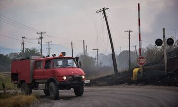 Φωτιά στη Νέα Αγχίαλο: Εντολή για άμεση εκκένωση από τη ΕΛΑΣ