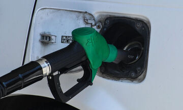 Στα ύψη ξανά η τιμή της βενζίνης: Πλησιάζει τα 2 ευρώ - Οι τιμές ανά περιοχή