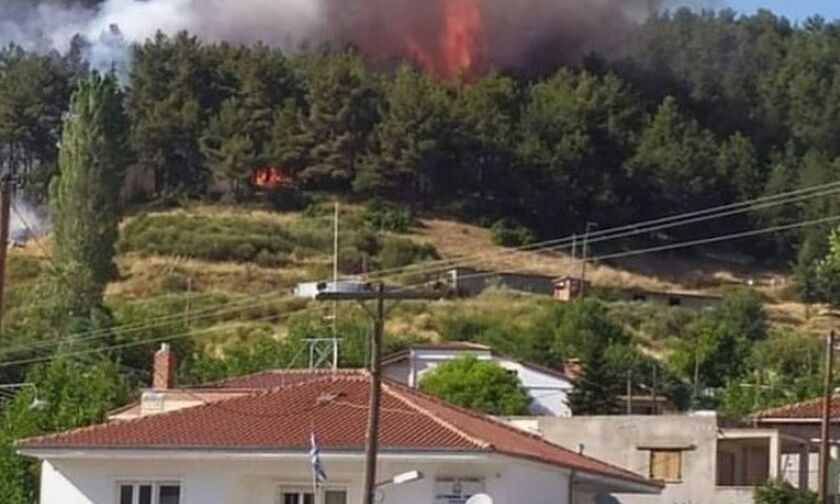 Γρεβενά: Σε εξέλιξη μεγάλη φωτιά στη Δεσκάτη