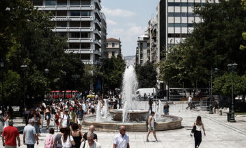 Καιρός: Δροσερή και η Παρασκευή, 30-33 βαθμούς