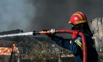 Φωτιά στον Ασπρόπυργο: Ισχυρές δυνάμεις επιχειρούν σε 3 διάφορες εστίες - Μήνυμα από το 112