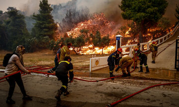 Φωτιές: Απειλείται ο Εθνικός Δρυμός στην Πάρνηθα - Πέμπτη μέρα πύρινης κόλασης στην Αλεξανδρούπολη