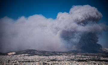 Ακόμα πιο ζεστή η Αθήνα από τη φωτιά στο δάσος της Πάρνηθας