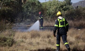 Φωτιά τώρα στη Βάρη από κεραυνό - Μεγάλη κινητοποίηση της Πυροσβεστικής