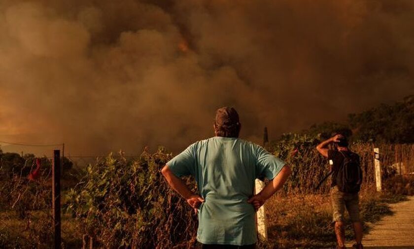 Φωτιές στον Έβρο: Ανεξέλεγκτα τα δύο πύρινα μέτωπα - Απειλείται το χωριό Λευκίμμη