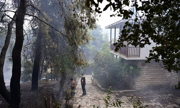 Προς έλεγχο η φωτιά στη Σταμάτα: Πρόλαβαν τις φλόγες πριν φθάσουν σε σπίτια