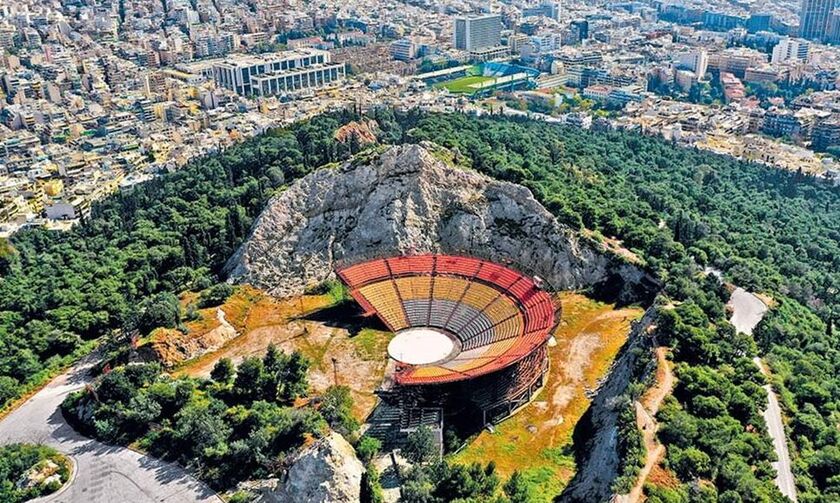 Η πρώτη παράσταση στο θέατρο Λυκαβηττού!