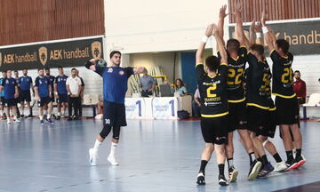 Handball Premier: Mε άγχος κι ανατροπή η ΑΕΚ την Πυλαία, «διπλό» του Δούκα με ΠΑΟΚ!