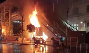 Φωτιά στις κυλιόμενες σκάλες στο μετρό του Πειραιά - Παρέμβαση της Πυροσβεστικής