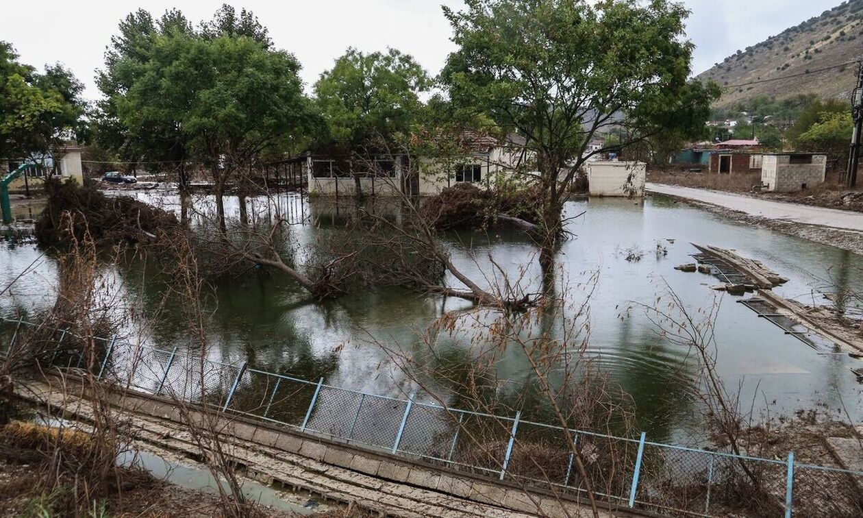 Κακοκαιρία στη Φθιώτιδα: Άρχισε να ξεχειλίζει ο Σπερχειός - Κλειστός ο δρόμος από Λαμία προς Φραντζή