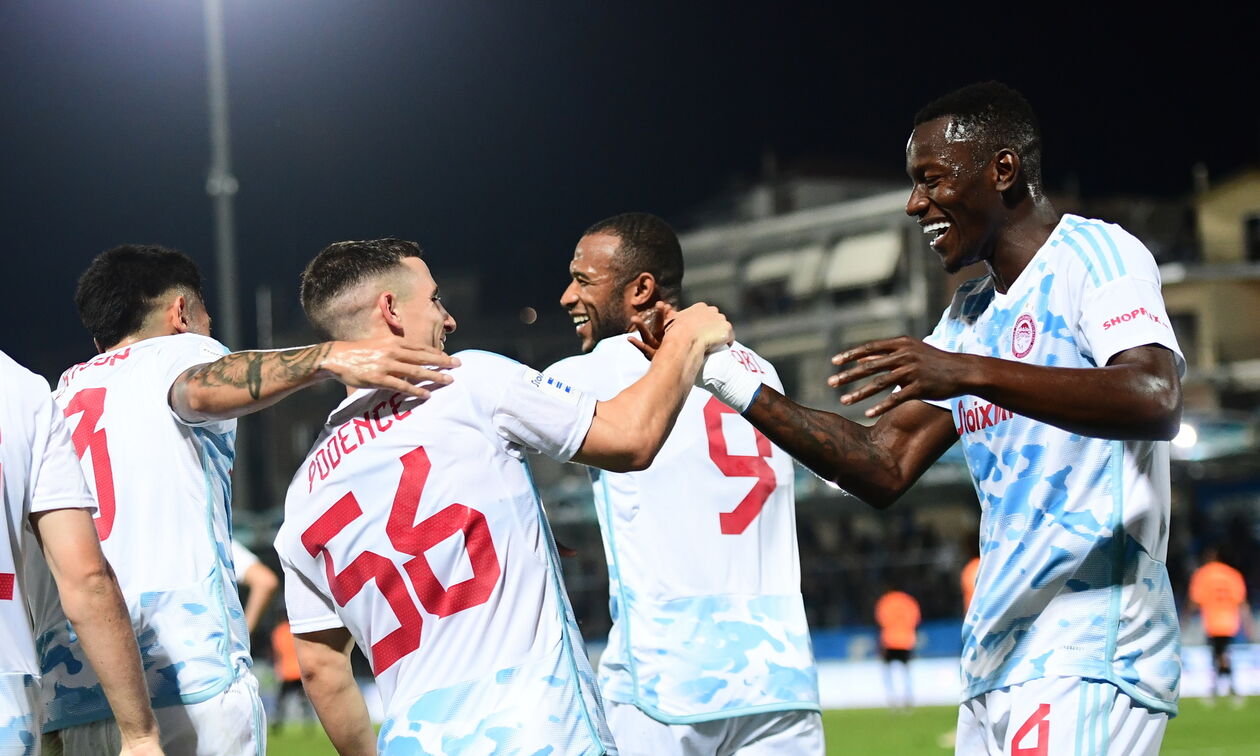 Super League 1: Πάντα στην κορυφή οι Πειραιώτες - Μεγάλωσε τη διαφορά από τους διώκτες του