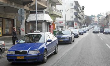 Θεσσαλονίκη: Καταγγελία ταξιτζή ότι τον μαχαίρωσε διανομέας μετά από καβγά