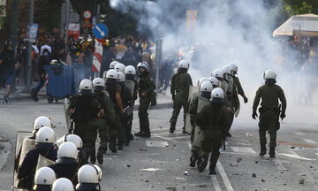 Συγκρούσεις οπαδών με την Αστυνομία και μετά τον αγώνα ΑΕΚ - Άγιαξ