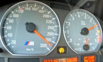 BMW M3 CSL τερματίζει το κοντέρ (+video)