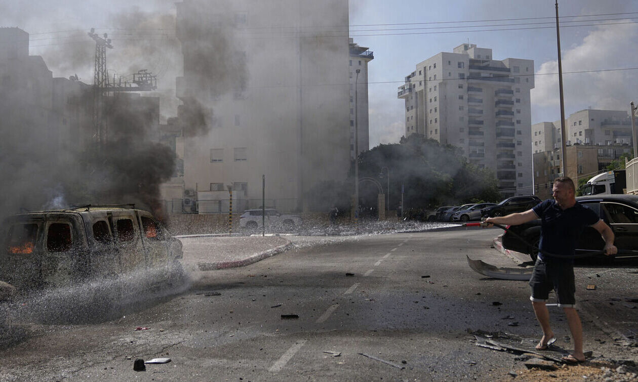 Πόλεμος στο Ισραήλ: Τουλάχιστον 700 νεκροί από την επίθεση της Χαμάς