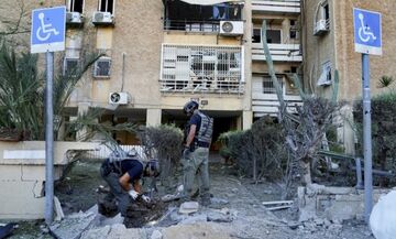 Εν μέσω πυρών το συνεργείο της ΕΡΤ στο Ισραήλ - Έπεσαν ρουκέτες σε ζωντανή μετάδοση (vid)