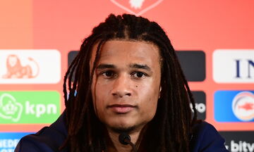 Νάταν Ακέ: «Δυνατά από την αρχή η Ολλανδία με την Ελλάδα»