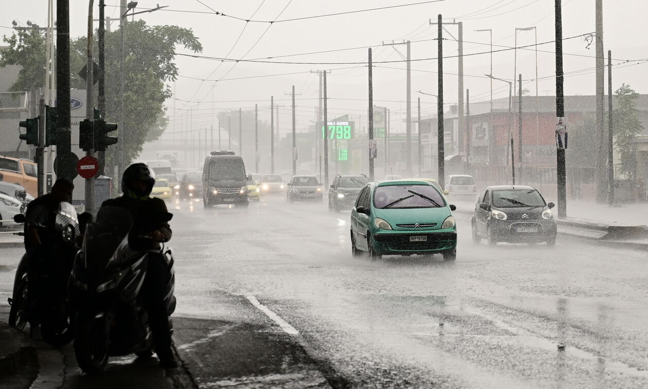 Καιρός - Meteo: Βροχές και καταιγίδες μέχρι το μεσημέρι της Τετάρτης 18/10