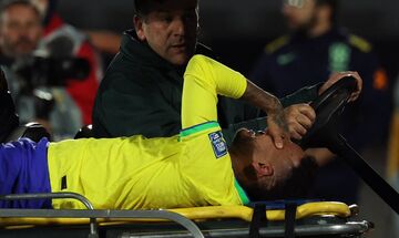 Ουρουγουάη - Βραζιλία 2-0: Αποχώρησε με κλάματα ο Νεϊμάρ λόγω τραυματισμού 