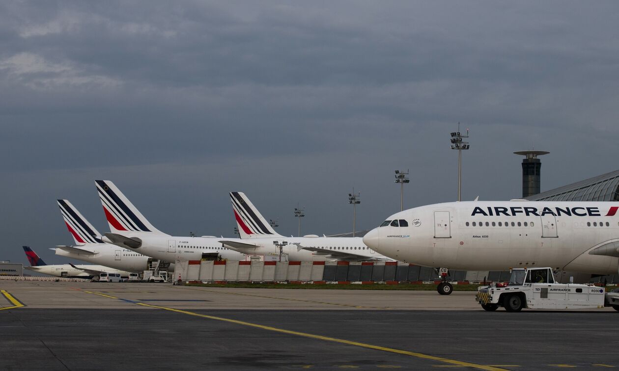 Γαλλία: Εκκένωση 10 αεροδρομίων ύστερα από απειλές για βόμβα
