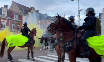 Γαλλία: Επεισόδια μεταξύ οπαδών Λανς και Φέγενορντ - Με άλογα στους δρόμους η αστυνομία (vid)