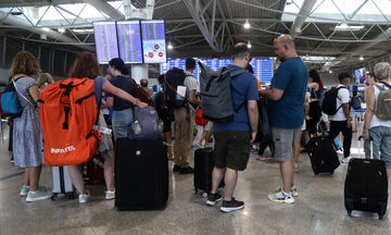 Αεροδρόμιο «Ελ. Βενιζέλος»: Μεγάλη ταλαιπωρία στον έλεγχο διαβατηρίων
