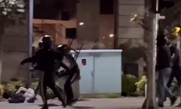 Θεσσαλονίκη: Βίντεο από τη στιγμή της οπαδικής επίθεσης σε μπαρ (vid)