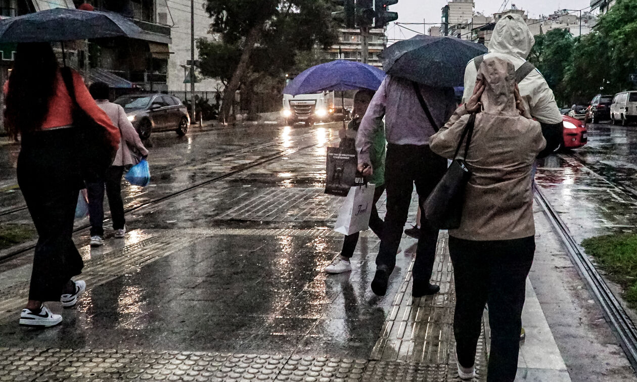 Καιρός: Επιδείνωση με βροχές και καταιγίδες