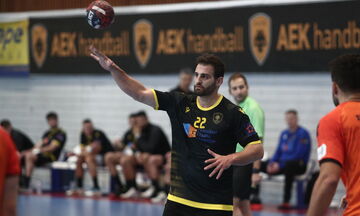 Επτά στα επτά και η ΑΕΚ στην Handball Premier συνεχίζει με τον Ολυμπιακό στην κορυφή!