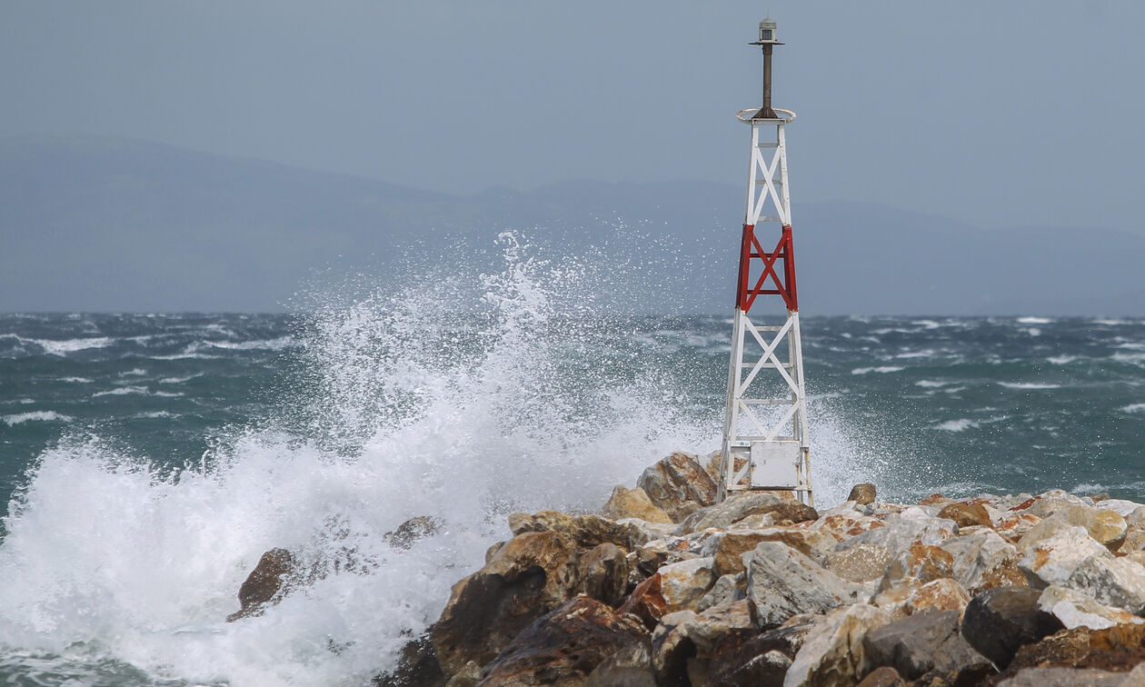 Λιμάνια: Προβλήματα σε ακτοπλοϊκά δρομολόγια λόγω των σφοδρών ανέμων