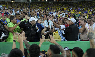 Νίκη της Αργεντινής στη Βραζιλία, σε ματς που σημαδεύτηκε από βίαια επεισόδια στις εξέδρες