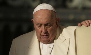 Πάπας Φραγκίσκος: Δεν θα ευλογήσει το πλήθος λόγω γρίπης