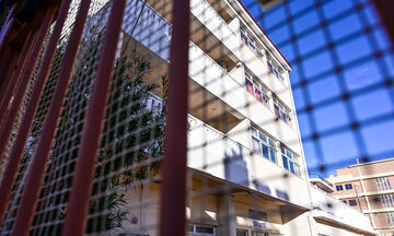 Πέραμα: Μαθήτρια έπεσε από τον τρίτο όροφο του 3ου Γυμνασίου-Διακομίστηκε στο Παίδων