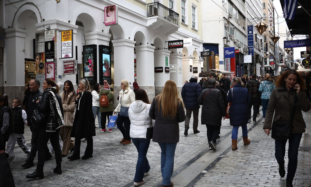 Πότε ξεκινά το εορταστικό ωράριο των καταστημάτων σε Αθήνα και Πειραιά