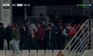 Βόλος - Ολυμπιακός: Η στιγμή που ο κόσμος στοιβαγμένος προσπαθεί να αποχωρήσει από το Πανθεσσαλικό