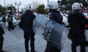 Τραυματίας αστυνομικός: Παραμένει σε κρίσιμη κατάσταση σε καταστολή