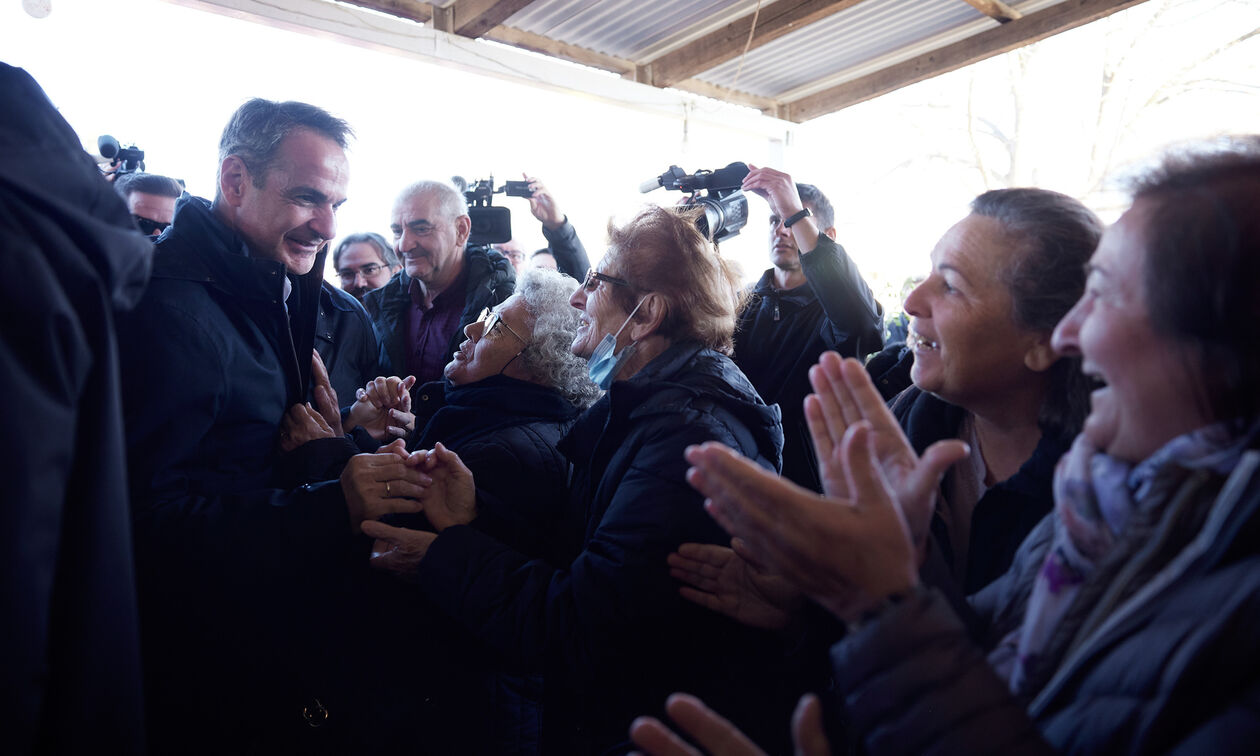 Επίσκεψη Μητσοτάκη στη Θεσσαλία: «Ένα νέο χωριό για τους κατοίκους της Μεταμόρφωσης»