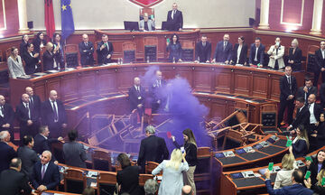 Αλβανία: Χάος, χειροδικίες και καπνογόνα στο κοινοβούλιο