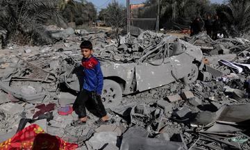 Γάζα: Επιδρομές, λιμός και το «νερωμένο» ψήφισμα του ΟΗΕ