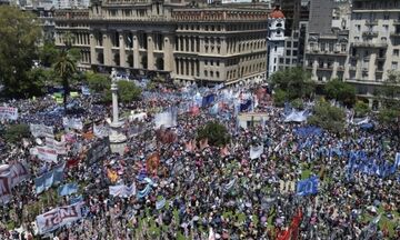 Αργεντινή: Χιλιάδες πολίτες στους δρόμους κατά της μαζικής «απορρύθμισης» του Μιλέι