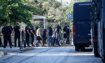 Σε δικαστικό κλοιό 25 «σκληροί» χούλιγκαν