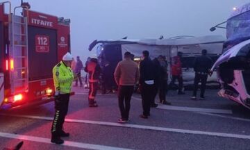 Τουρκία: Σύγκρουση φορτηγού με λεωφορείο - Τουλάχιστον τέσσερις νεκροί (vid)