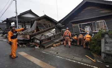 Ιαπωνία: «Μάχη» με τον χρόνο για τον εντοπισμό επιζώντων