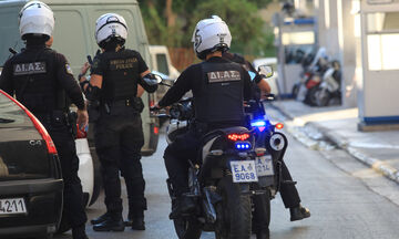 Θεσσαλονίκη: Ανήλικοι ξάφριζαν καταστήματα στο κέντρο χρησιμοποιώντας κλεμμένη μοτοσικλέτα 