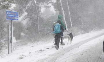 Κακοκαιρία: Χιόνια στην Πάρνηθα, προβλήματα στην επικράτεια – Πώς θα κινηθούν τα φαινόμενα