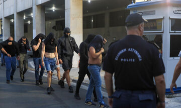 Σύλληψη 5 Bad Blue Boys εμπλεκόμενων στη δολοφονία Κατσούρη, γιατί ξυλοκόπησαν 15χρονους Σέρβους!