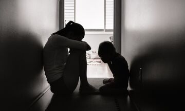 Μέγαρα: «Μας χτυπούσε με ό,τι έβρισκε» – Συγκλονίζει η μητέρα του 4χρονου
